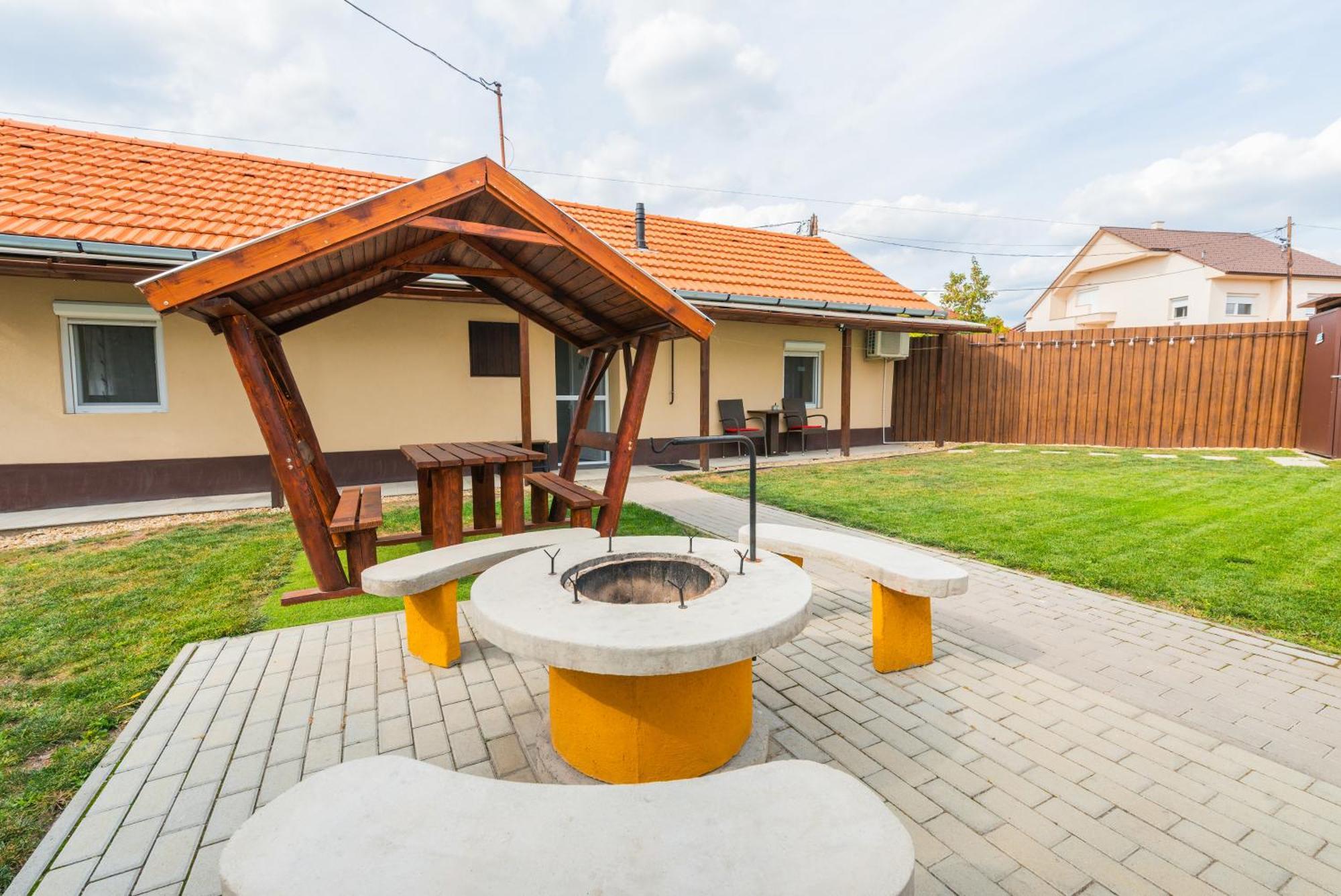 Dio Vendeghaz Villa Mezőkövesd Buitenkant foto